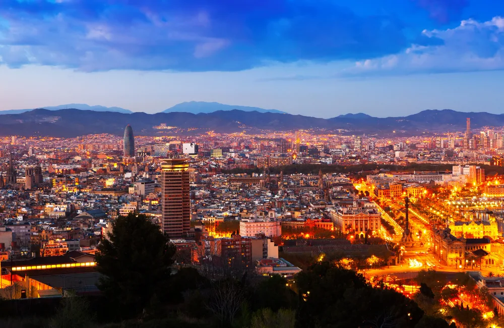 ciudad barcelona de noche | comprar cannabis en Barcelona